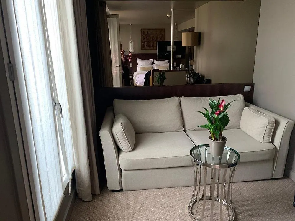 Chambre Louix Champs Elysees Paris France