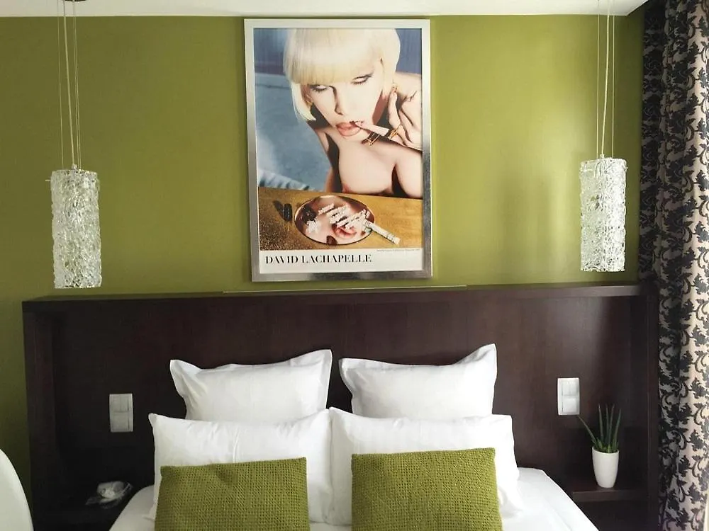 Chambre Louix Champs Elysees Paris 0*,  France
