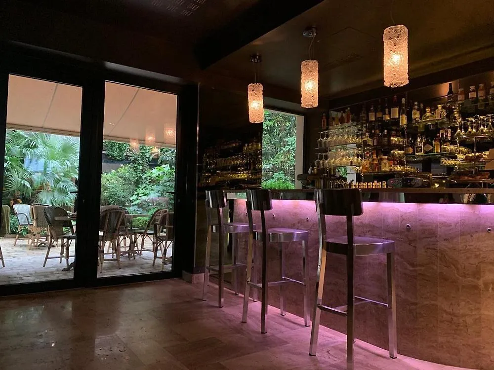 Chambre Louix Champs Elysees Paris Aparthotel